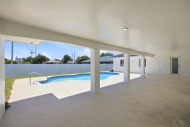 401 NW 3rd Place, Dania Beach, FL 33004