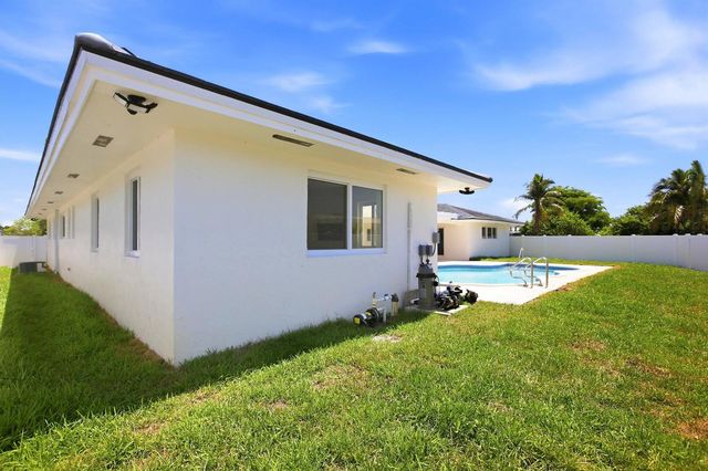 401 NW 3rd Place, Dania Beach, FL 33004
