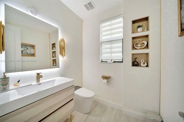 11355 SW 14th St, Pembroke Pines, FL 33025