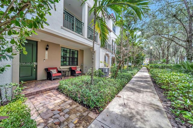 11355 SW 14th St, Pembroke Pines, FL 33025