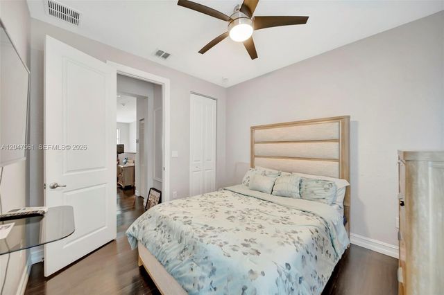 11355 SW 14th St, Pembroke Pines, FL 33025