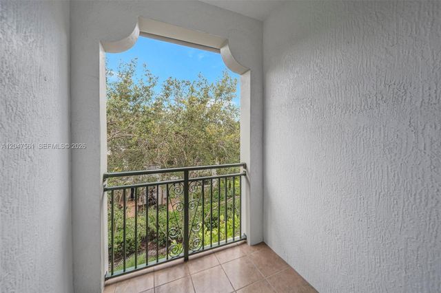 11355 SW 14th St, Pembroke Pines, FL 33025