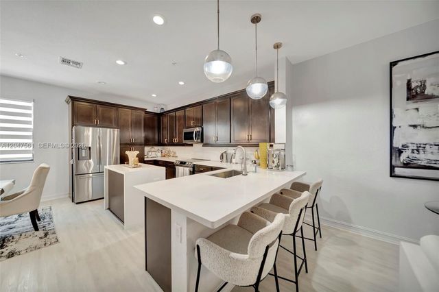 11355 SW 14th St, Pembroke Pines, FL 33025