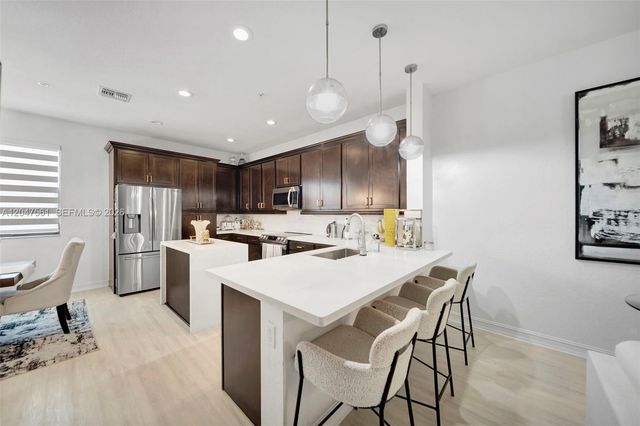 11355 SW 14th St, Pembroke Pines, FL 33025