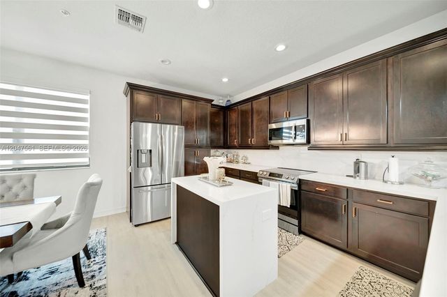 11355 SW 14th St, Pembroke Pines, FL 33025