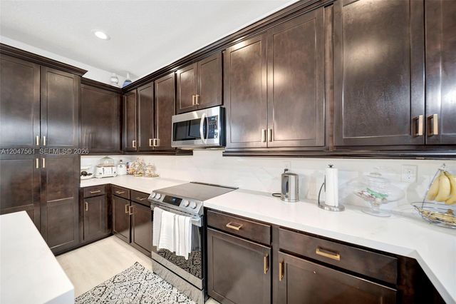 11355 SW 14th St, Pembroke Pines, FL 33025