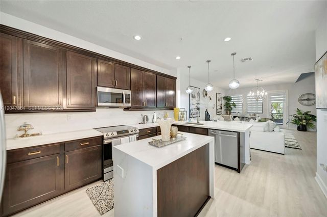 11355 SW 14th St, Pembroke Pines, FL 33025