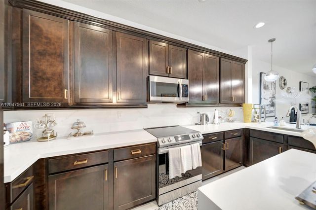 11355 SW 14th St, Pembroke Pines, FL 33025