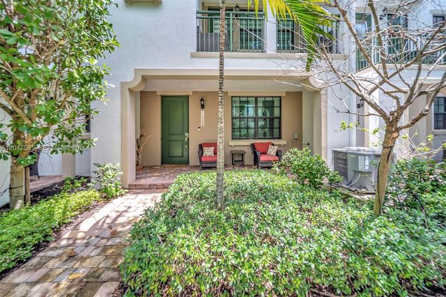 11355 SW 14th St, Pembroke Pines, FL 33025