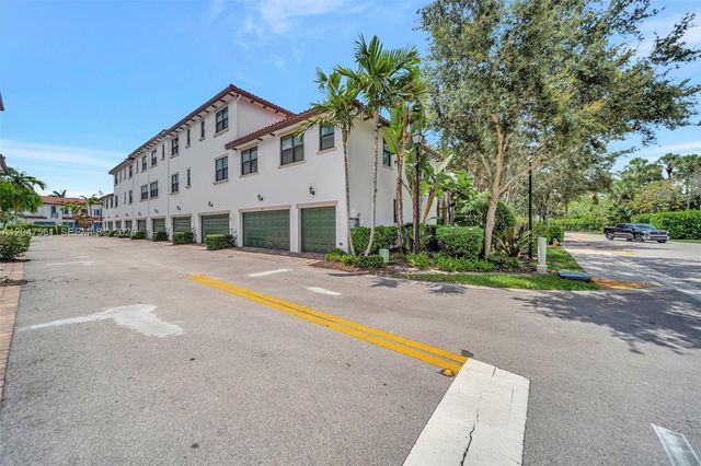 11355 SW 14th St, Pembroke Pines, FL 33025