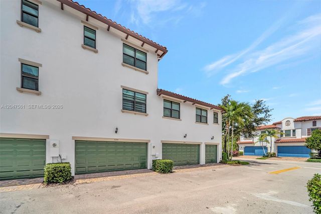 11355 SW 14th St, Pembroke Pines, FL 33025