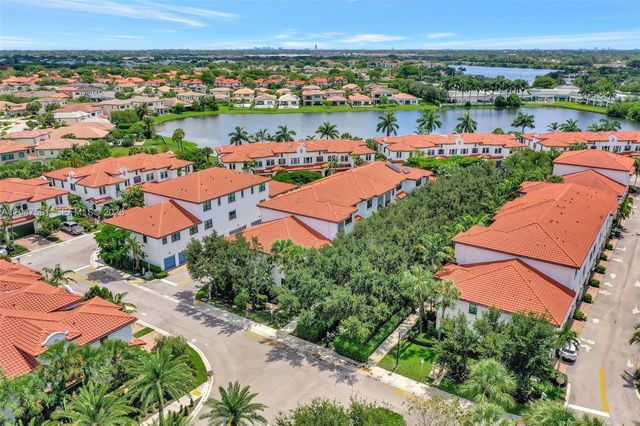 11355 SW 14th St, Pembroke Pines, FL 33025