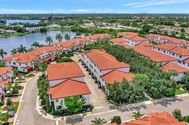 11355 SW 14th St, Pembroke Pines, FL 33025