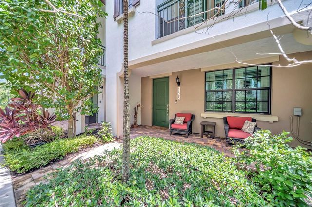 11355 SW 14th St, Pembroke Pines, FL 33025