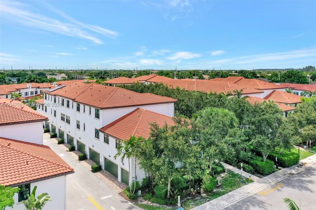 11355 SW 14th St, Pembroke Pines, FL 33025
