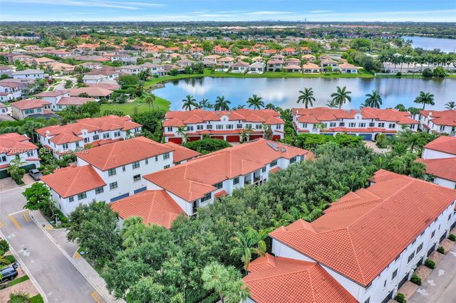 11355 SW 14th St, Pembroke Pines, FL 33025