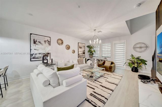 11355 SW 14th St, Pembroke Pines, FL 33025