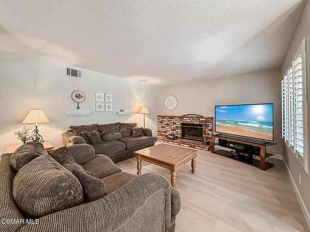 2990 Klamath Avenue, Simi Valley, CA 93063