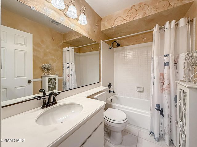 2990 Klamath Avenue, Simi Valley, CA 93063
