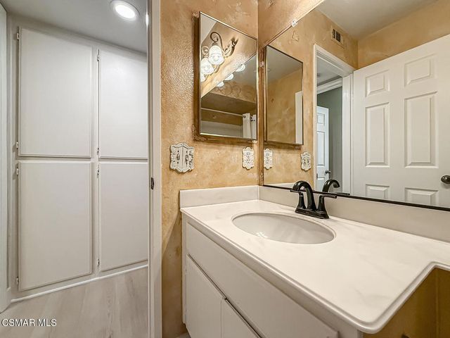 2990 Klamath Avenue, Simi Valley, CA 93063