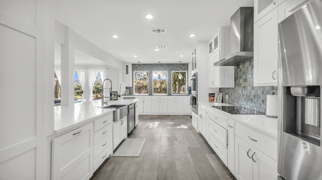 100 Oakview Drive, Hudson Oaks, TX 76087