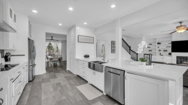 100 Oakview Drive, Hudson Oaks, TX 76087