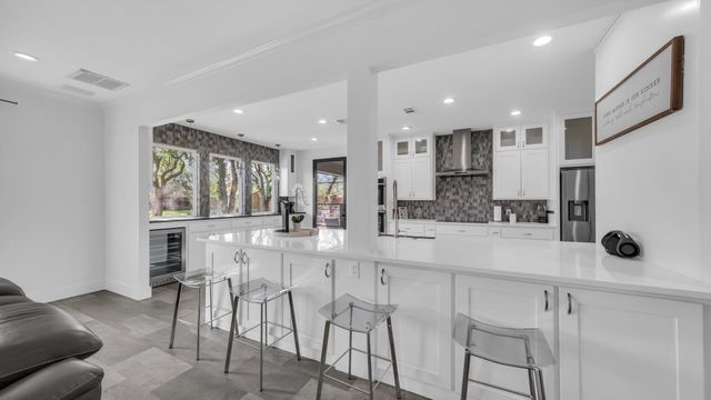 100 Oakview Drive, Hudson Oaks, TX 76087