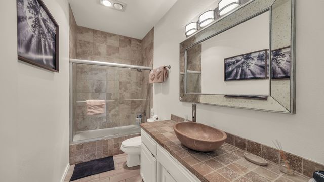 100 Oakview Drive, Hudson Oaks, TX 76087