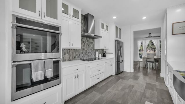 100 Oakview Drive, Hudson Oaks, TX 76087