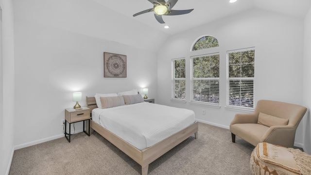 100 Oakview Drive, Hudson Oaks, TX 76087