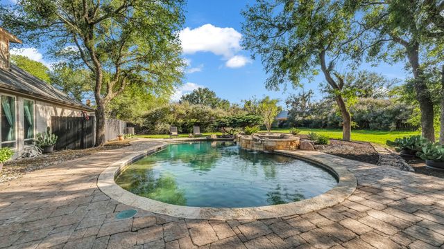 100 Oakview Drive, Hudson Oaks, TX 76087