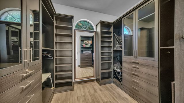 100 Oakview Drive, Hudson Oaks, TX 76087