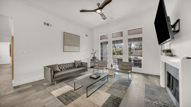 100 Oakview Drive, Hudson Oaks, TX 76087