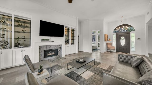 100 Oakview Drive, Hudson Oaks, TX 76087