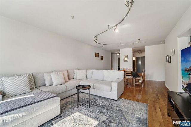 129 The Promenade, Edgewater, NJ 07020