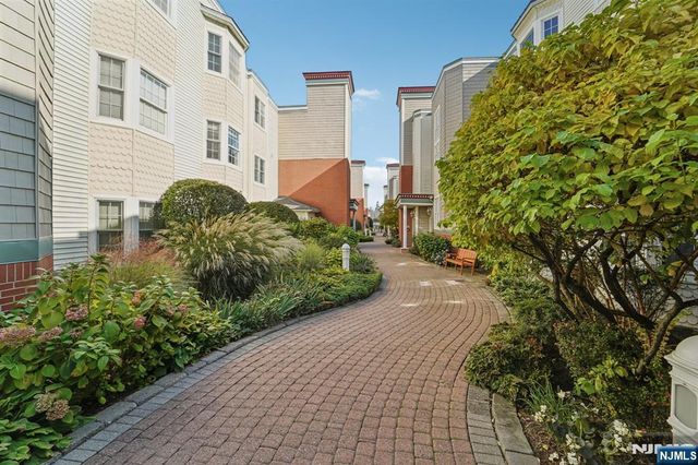 129 The Promenade, Edgewater, NJ 07020