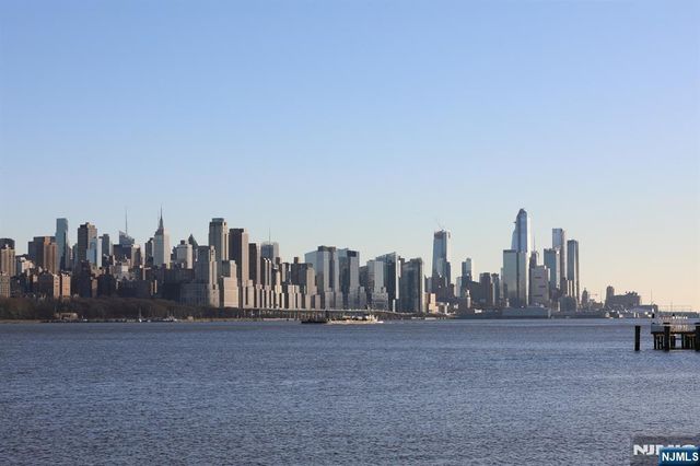 129 The Promenade, Edgewater, NJ 07020