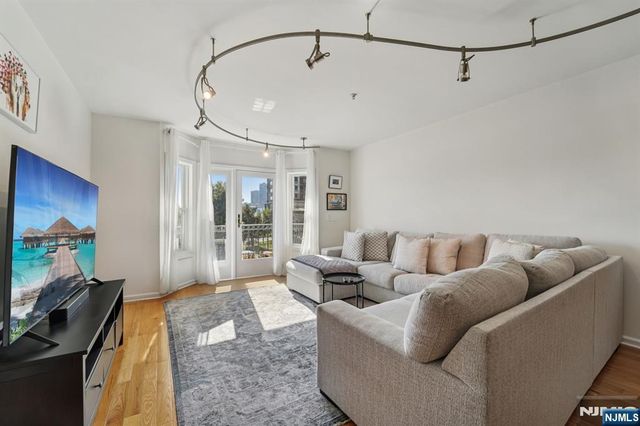 129 The Promenade, Edgewater, NJ 07020