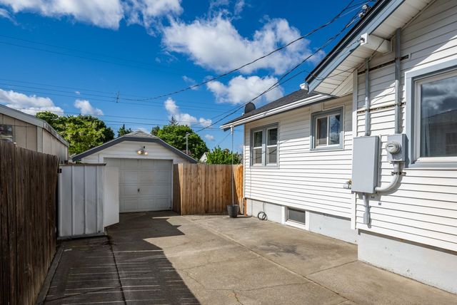 414 E Glass Ave, Spokane, WA 99207