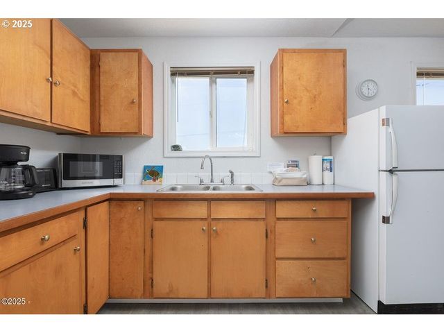 5143 Ne 50TH St, Neotsu, OR 97364