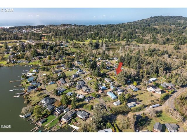 5143 Ne 50TH St, Neotsu, OR 97364