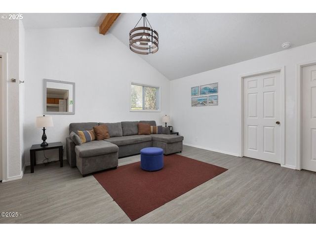 5143 Ne 50TH St, Neotsu, OR 97364