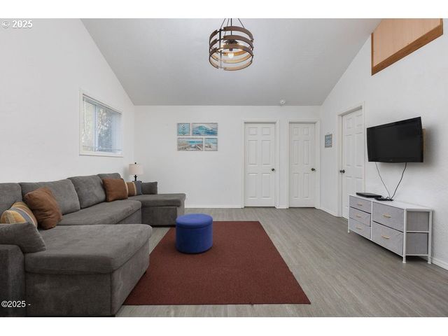 5143 Ne 50TH St, Neotsu, OR 97364