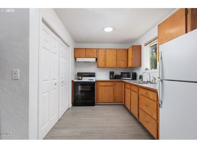 5143 Ne 50TH St, Neotsu, OR 97364