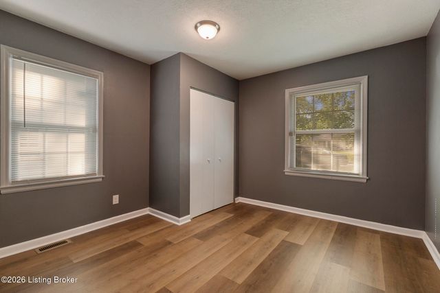 8406 Bayou Way, Louisville, KY 40242