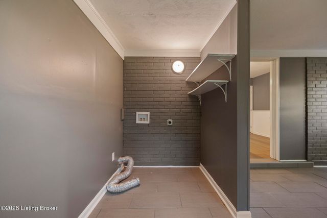 8406 Bayou Way, Louisville, KY 40242