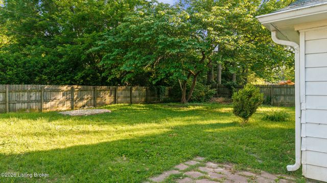 8406 Bayou Way, Louisville, KY 40242