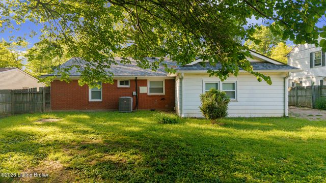 8406 Bayou Way, Louisville, KY 40242