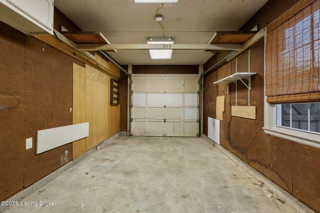 8406 Bayou Way, Louisville, KY 40242