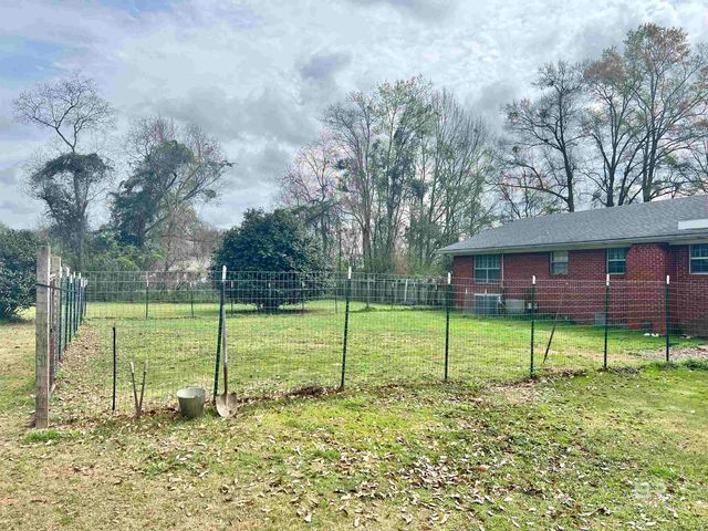 887 Old Bratt Road, Atmore, AL 36502